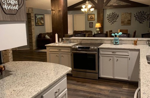 Bryan House | Great Private Country Home! Contactless check-in & out!