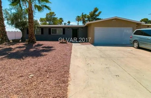 Sunrise Manor House | Great Private Room With Private Bathroom in Central Vegas Location