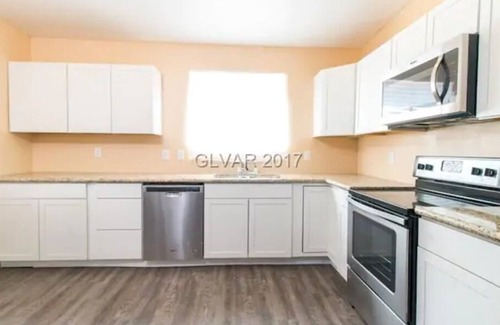 Sunrise Manor House | Great Private Room With Private Bathroom in Central Vegas Location