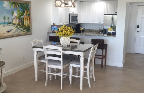 Bonita Shores Condo | GREAT RATE! RESORT POOL & WATERFALL. ONLY 3 MINUTES TO THE BEACH.
