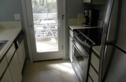 Seabrook Island Condo | Great Rates! Screen Porch! Pool Just Steps Away!
