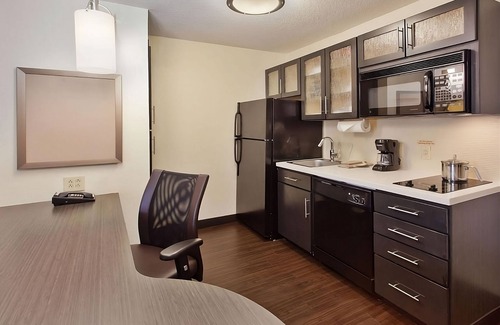 Somerset House | Great Relaxing Overnight Stay! Comfortable unit to enjoy! Near Parks and Airport