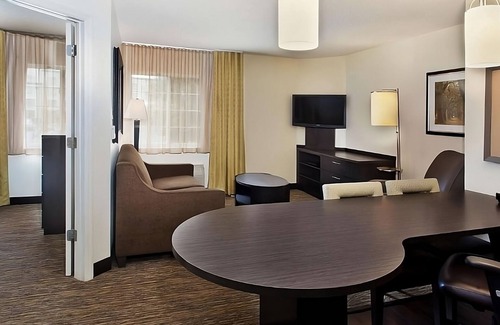 Somerset House | Great Relaxing Overnight Stay! Comfortable unit to enjoy! Near Parks and Airport