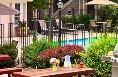 Sharonville House | Great Relaxing Overnight Stay! Minutes to Pyramid Hill Sculpture Park