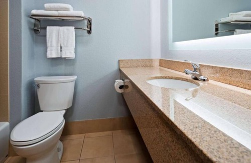 Blaine House | Great Relaxing Overnight! 4 Comfortable Units, Onsite Pool, Free Parking, Dining