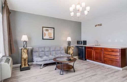 Aberdeen Hotel | Great Relaxing Overnight Stay in GuestHouse Montesano! Free Onsite Parking