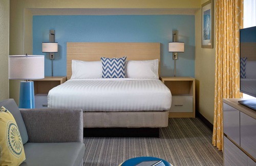 Westlake Hotel | Great Relaxing Overnight Stay! Free Parking, Pool, Pet-friendly Property