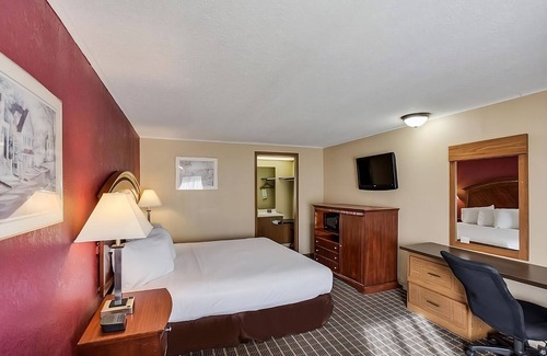 Summit Resort | Great Relaxing Overnight Stay at Knights Inn Ashland! Pet-friendly, Pool!