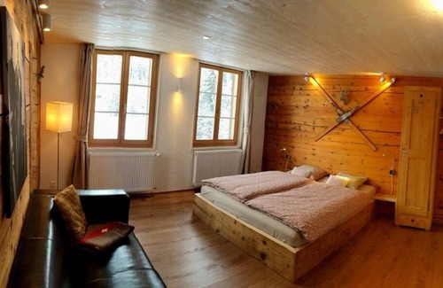 Lenk Ski Chalet | great renovated chalet with 7 bedrooms each with own bathroom