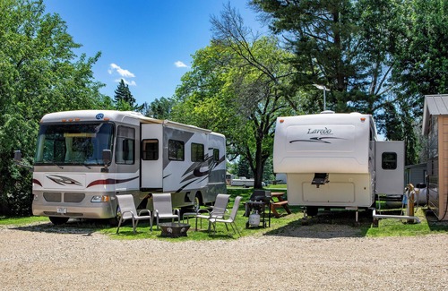 Buffalo City House | Great RIver Road 5th Wheel RV with campsite and full hookup on Mississippi backwaters