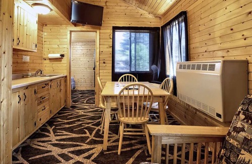 Buffalo City Cabin | Great River Road Cabin on the Mississippi Backwaters Catfish Cabin