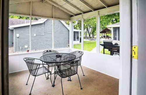 Buffalo City Cabin | Great River Road Cabin on the Mississippi Backwaters Fox Cabin
