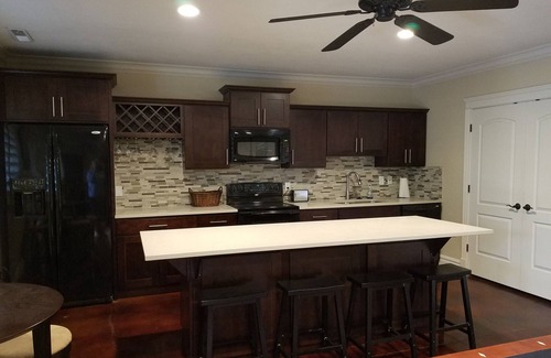 White City Apartment | Great Sandy apartment with hot tub and pool table!
