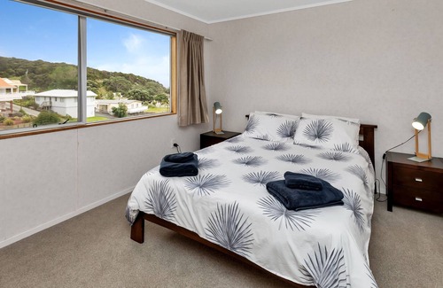Cable Bay House | Great Seaviews - Cable Bay Holiday Home