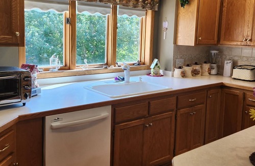 Loretto House | Great small town living just 15 minutes to shopping mall