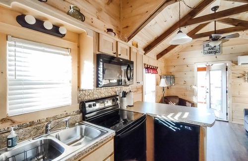 Bryson City Cabin | Great Smoky Mountain Tiny House Log Cabin "Cedar Heights"