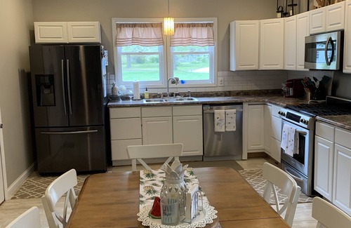 South Haven House | Great South Haven home available all year! Book your fall getaway now!