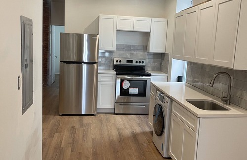 North Philadelphia West Apartment | Great space for 8 in the Heart of the city
