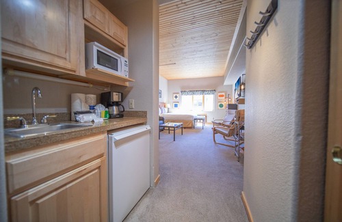 Mountain House Condo | Great Studio condo! Walk to river run!