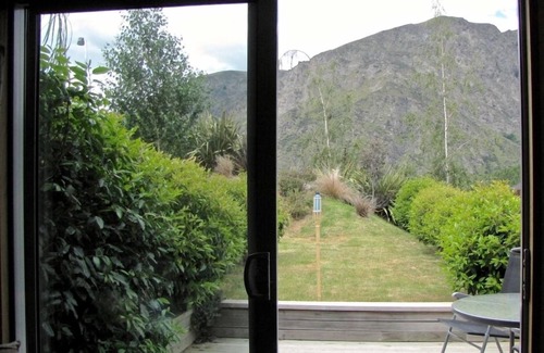 Arthur's Point Apartment | Great studio for a couple near Coronet Ski Field
