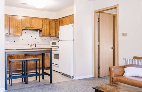Hickory Hills Apartment | Great suburban location! Perfect for solo or couple travelers