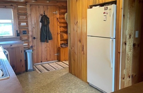 Rudyard Cabin | Great sunset views, private setting - many amenities - bathroom renovation 2024