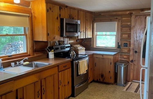 Rudyard Cabin | Great sunset views, private setting - many amenities - bathroom renovation 2024