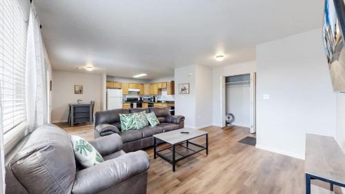 Brighton Apartment | Great Two King Bed Rooms Near Airport Ideal Stay