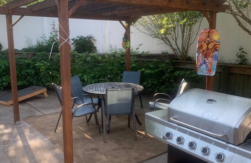 Vineyard Haven House | Great update 3 BR near ferry with pool