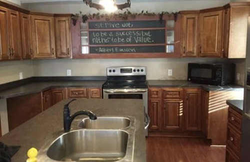 Commerce Township House | Great Location! open floor plan SLEEPS 10 sandy beach and Island