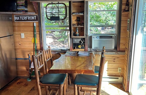 Hayward Cabin | Great vacation getaway on premier lake!