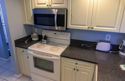 Trailer Estates Apartment | Great Vacation Starts Here! 2 Outdoor Pools and Hot Tub, Free Parking, BBQ Area