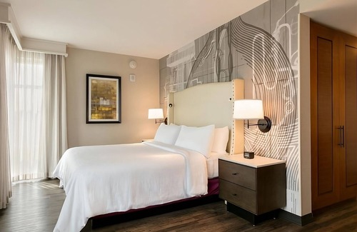 Berkeley Heights Hotel | Great Vacation Awaits! 3 Relaxing Units, Free Breakfast, Indoor Pool!