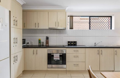 Robertson House | Great Value & Comfort Family Home 5 mins to Shops