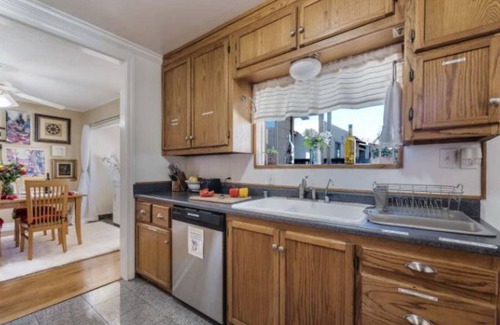 Fullerton House | Great Value for the Light Traveler near Everything
