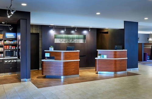 Eden Prairie Hotel | Great Value, Quality Stay! Pets Allowed with Fee, Indoor Swimming Pool!