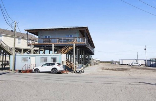 Delacroix Cabin | Great view of bayou-fishing lodge- sleeps 6. Fish cleaning station & BBQ pits.