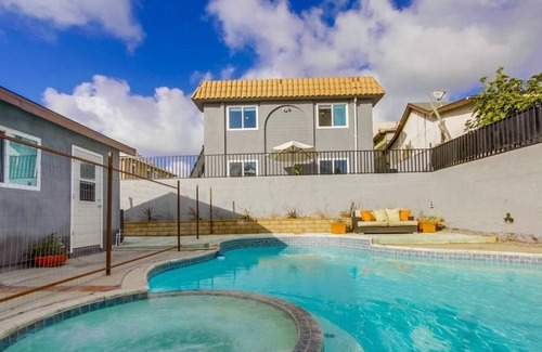 Grant Hill Apartment | Great Views | 2 Bedroom | Close to Everything!