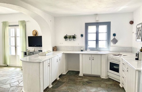 Paros Apartment | Great Views Cozy apartment for 4