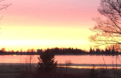 Grand Marais Cabin | Great Views of the Bay and Lighthouse!!! (Open Four Seasons)