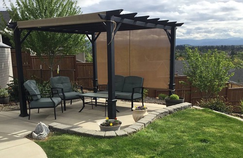Eagle Point House | Great view’s of the Rogue Valley from the deck, pool & hot tub!