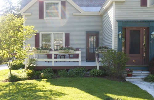 Arlington House | Great Village location to enjoy all the summer events in the Mancheste area.