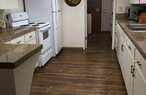 Scottsburg Cabin | Great Vintage 2500sq ft. country cabin amazing river front setting!