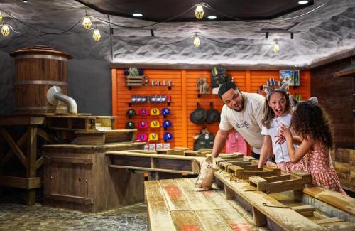 Peters Hotel | Great Wolf Lodge Manteca