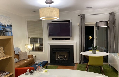 Court House Condo | Great work or play space. Centrally located, walk everywhere.