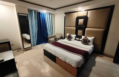 New Delhi Bed & Breakfast | Greater KailashnKailash ColonynNehru Place nShroff Eye Clinic