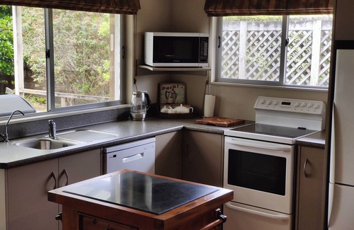 Foxton Beach House | GreatHoliday Home Literally walk in with food and walk out . Everything supplied