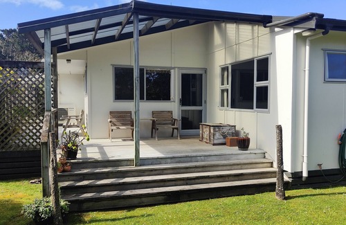 Foxton Beach House | GreatHoliday Home Literally walk in with food and walk out . Everything supplied