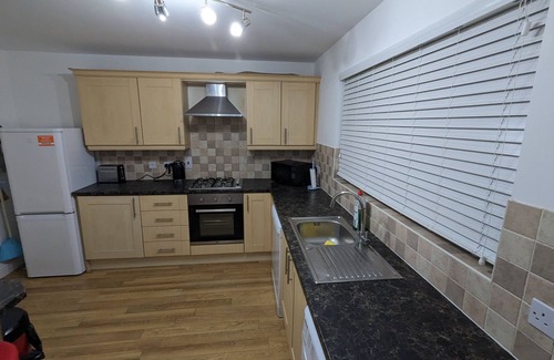 Walsall House | Greatmindz's home away from home Semi-detached house with 2 king size bedrooms