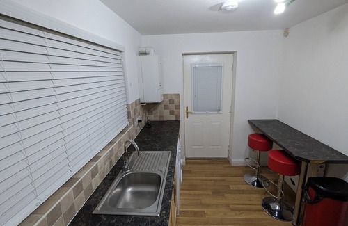 Walsall House | Greatmindz's home away from home Semi-detached house with 2 king size bedrooms